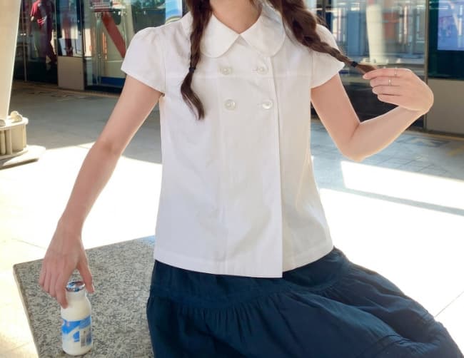 Womens Short-sleeved White Shirt With A French-style Doll Collar